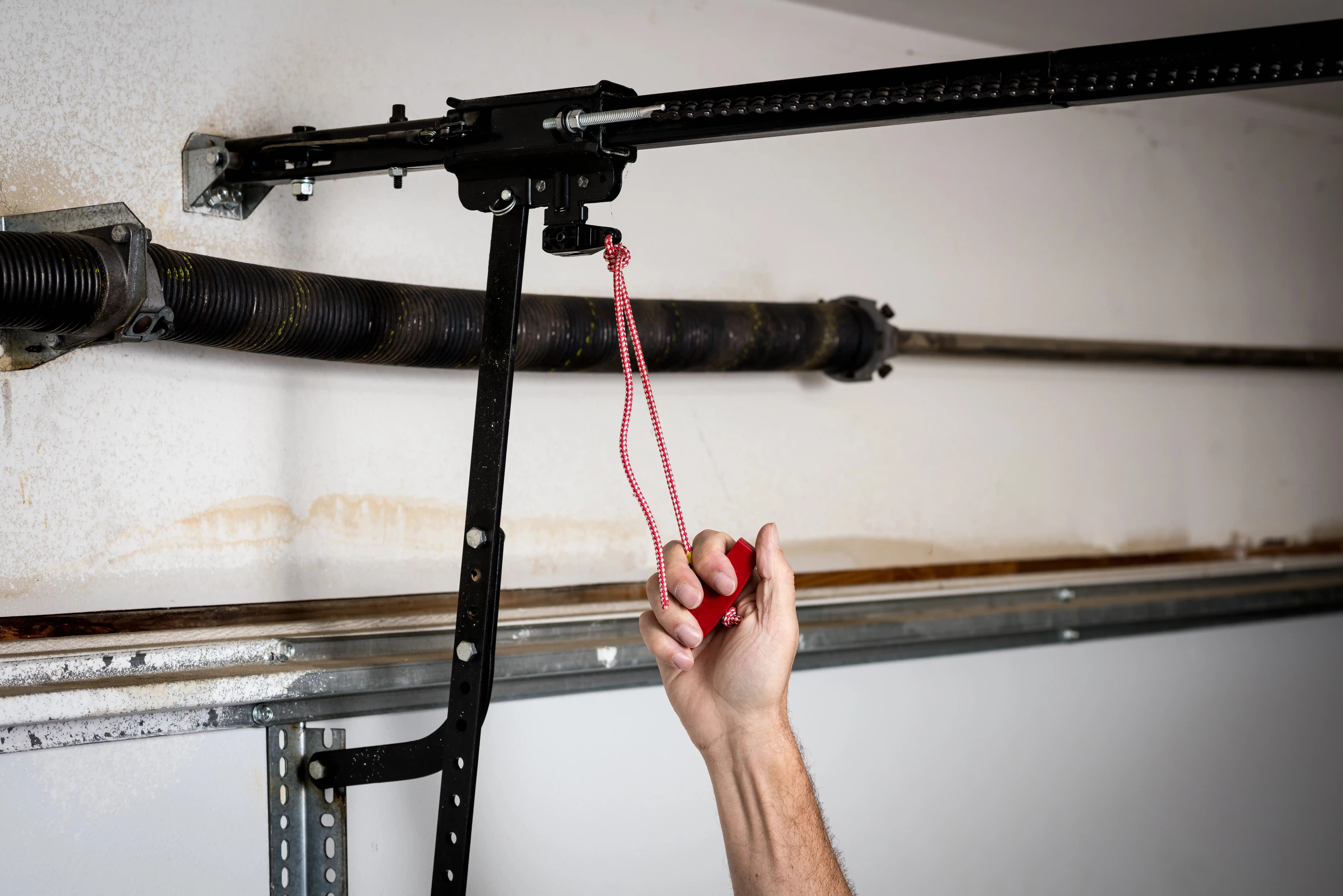 Garage door replacement project completed in South Jordan